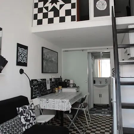 Moment Minimalist Near The Famous New York Cafe Διαμέρισμα *