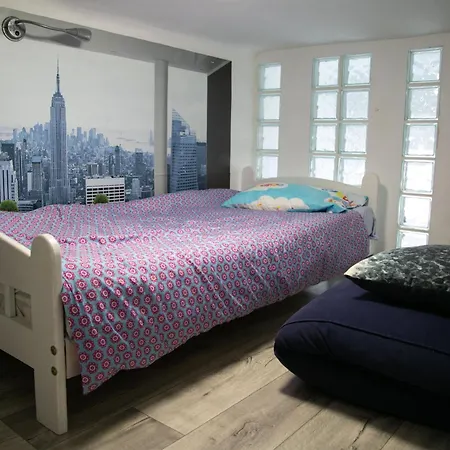 Moment Minimalist Near The Famous New York Cafe Διαμέρισμα *