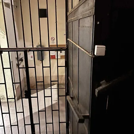 Διαμέρισμα Moment Minimalist Near The Famous New York Cafe