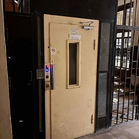 Moment Minimalist Near The Famous New York Cafe Διαμέρισμα