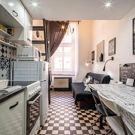 Cosmopolis Rakoczi Black&white Apartment Budapest