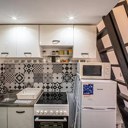 Cosmopolis Rakoczi Black&white Apartment