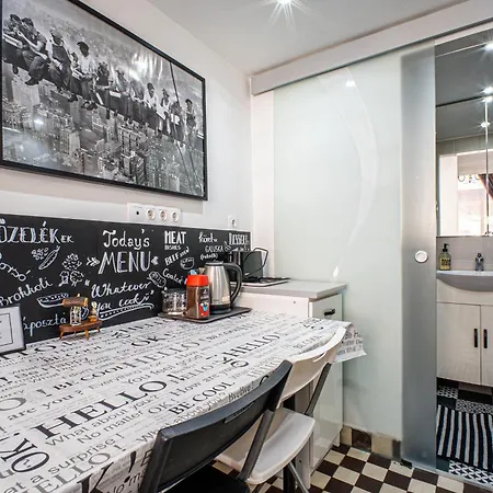 아파트 Cosmopolis Rakoczi Black&white *